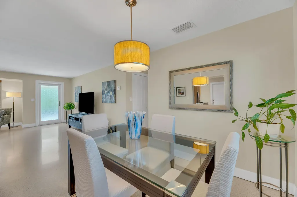 2401 NE 17th Terrace Wilton Manors FL 33305