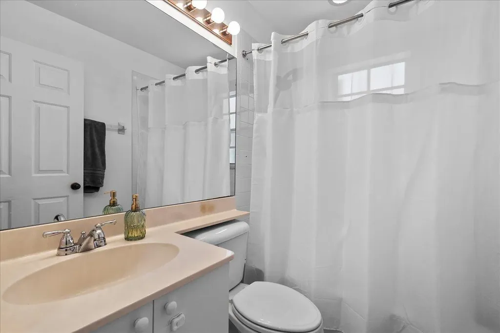 8304 Vía Di Veneto Boca Raton FL 33496