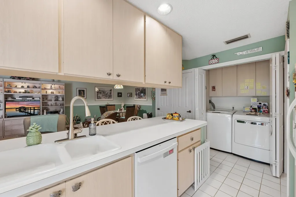 2101 Pin Oak Court Palm Beach Gardens FL 33410