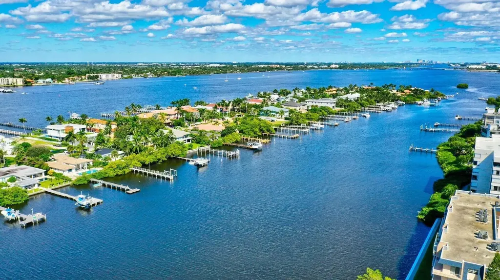 3589 S Ocean Boulevard South Palm Beach FL 33480