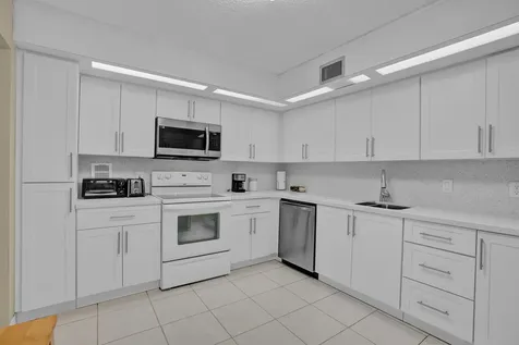 2800 N 46th Avenue Hollywood FL 33021