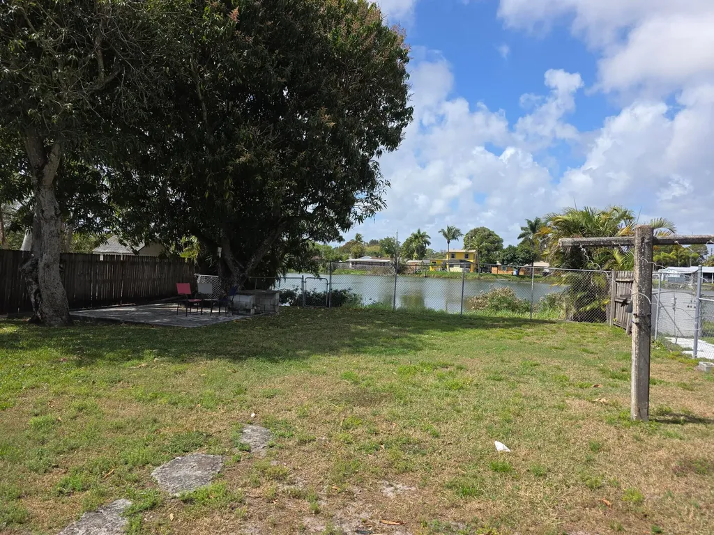 7 Miller Road Palm Springs FL 33461