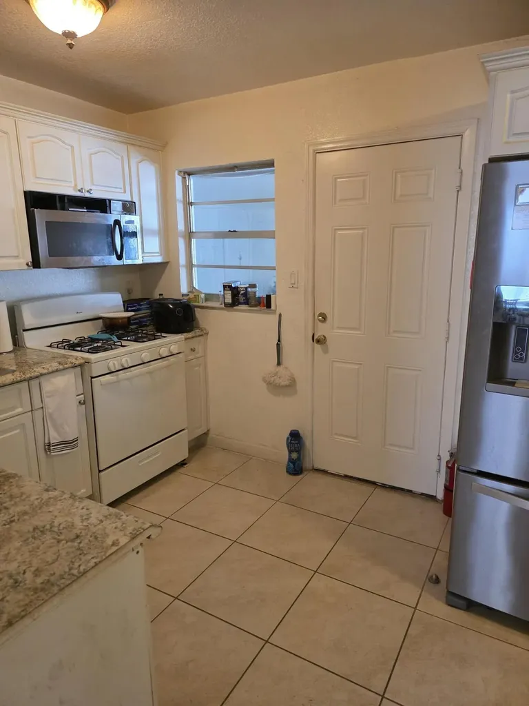 7 Miller Road Palm Springs FL 33461