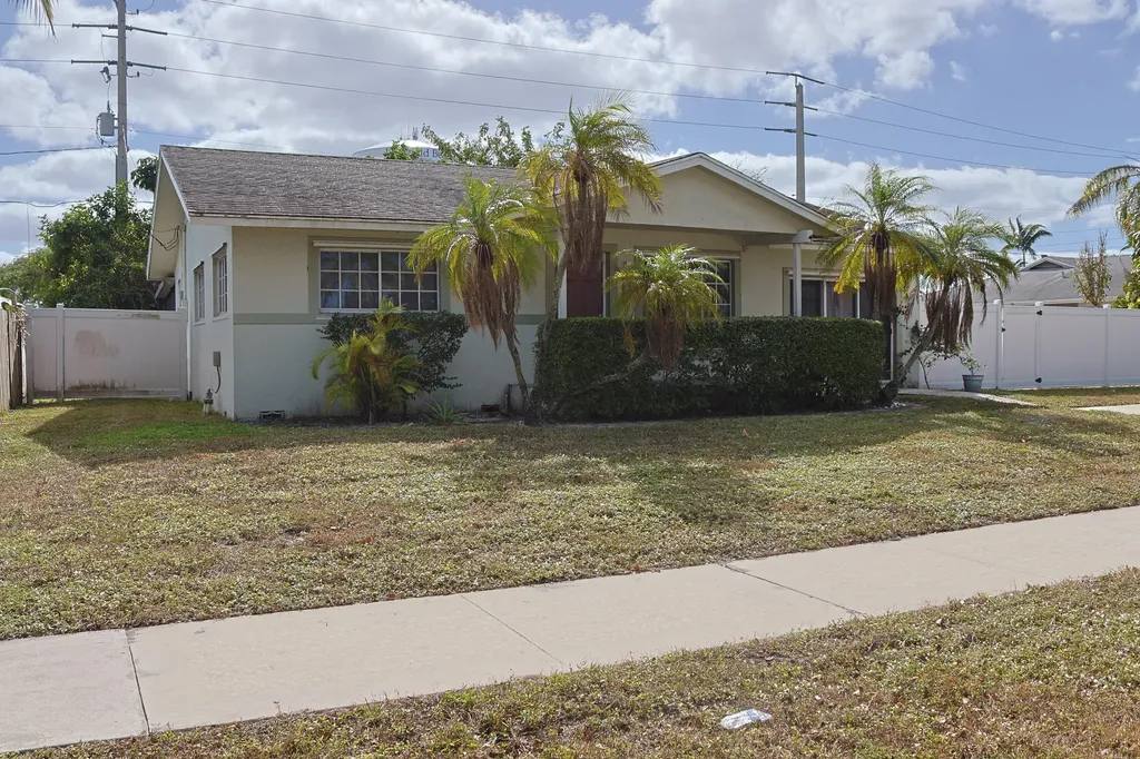 3470 SW 4th Street Deerfield Beach FL 33442