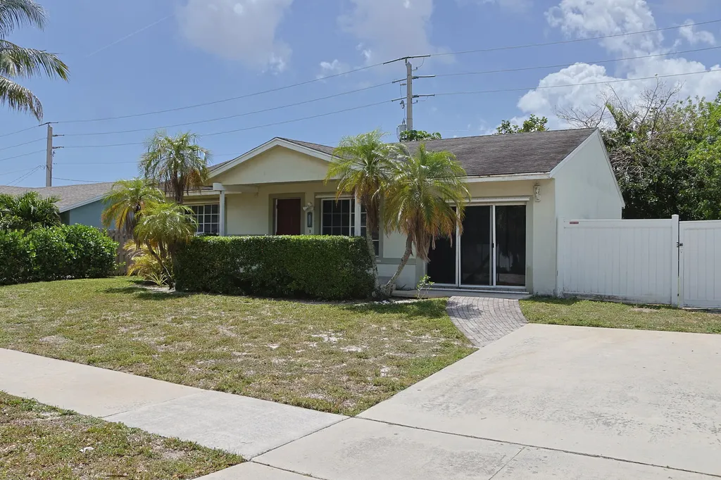 3470 SW 4th Street Deerfield Beach FL 33442