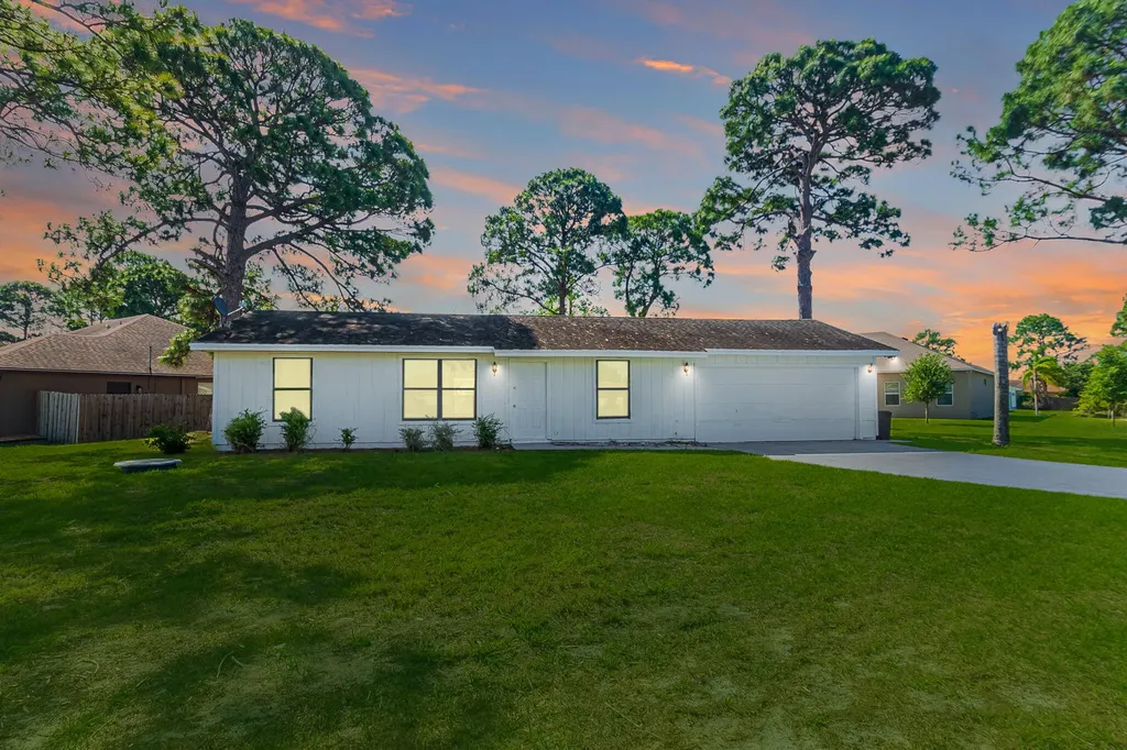 993 SW Cecil Lane Port St Lucie FL 34953
