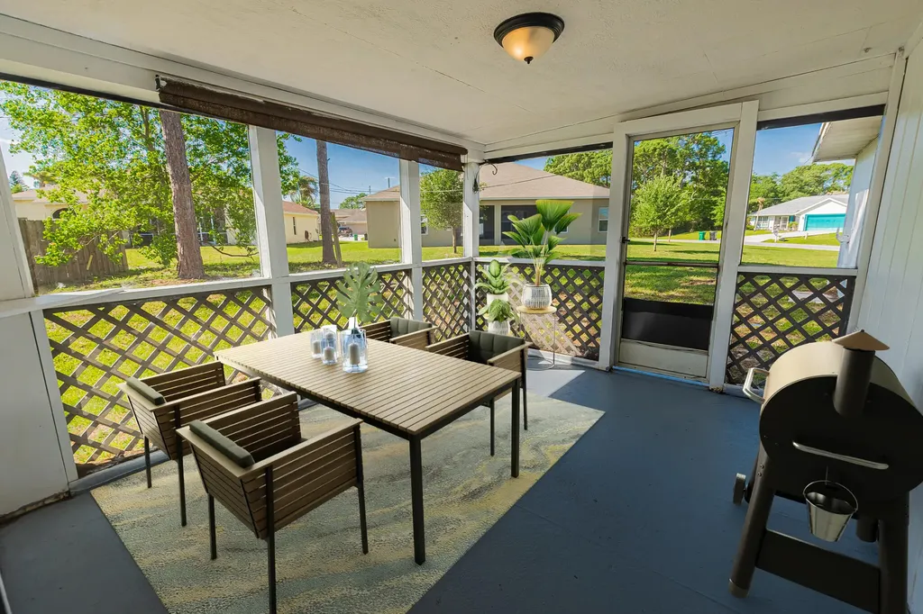 993 SW Cecil Lane Port St Lucie FL 34953