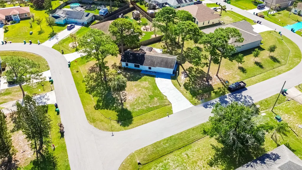993 SW Cecil Lane Port St Lucie FL 34953