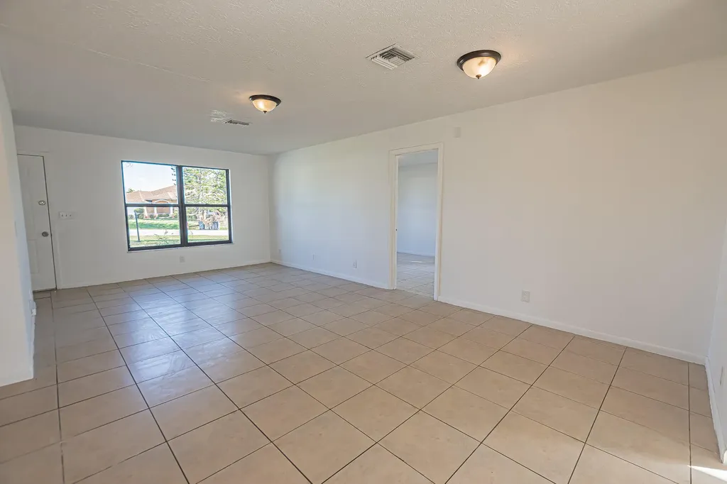 993 SW Cecil Lane Port St Lucie FL 34953