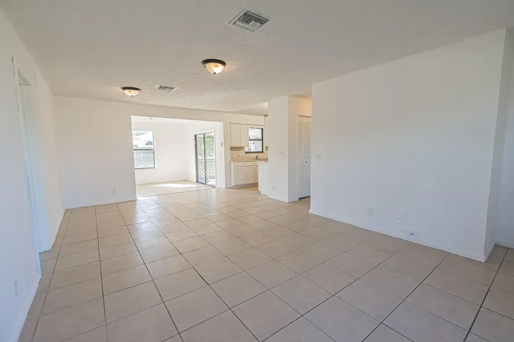 993 SW Cecil Lane Port St Lucie FL 34953