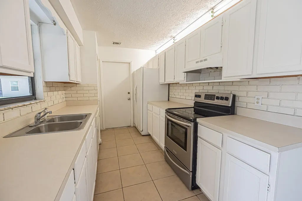 993 SW Cecil Lane Port St Lucie FL 34953