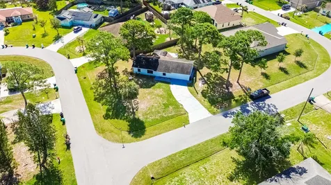 993 SW Cecil Lane Port St Lucie FL 34953