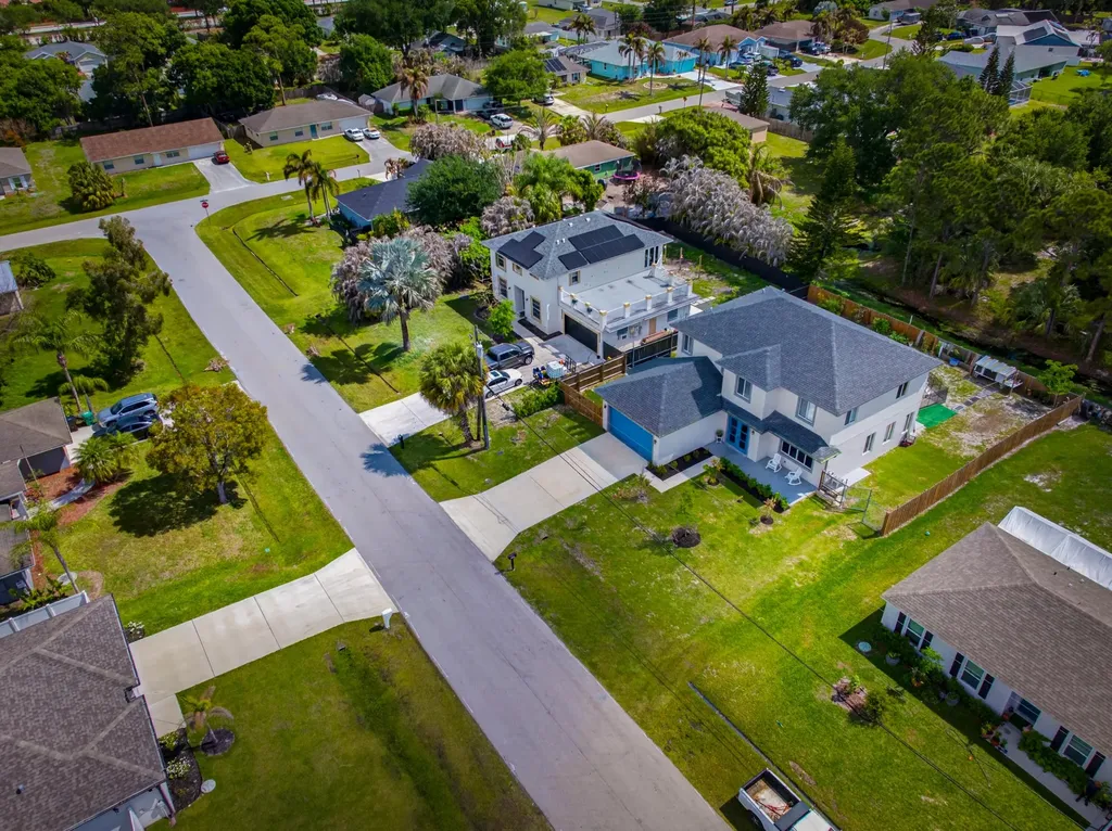 1633 SW Davis Street Port St Lucie FL 34953