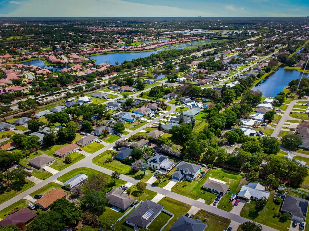 1633 SW Davis Street Port St Lucie FL 34953