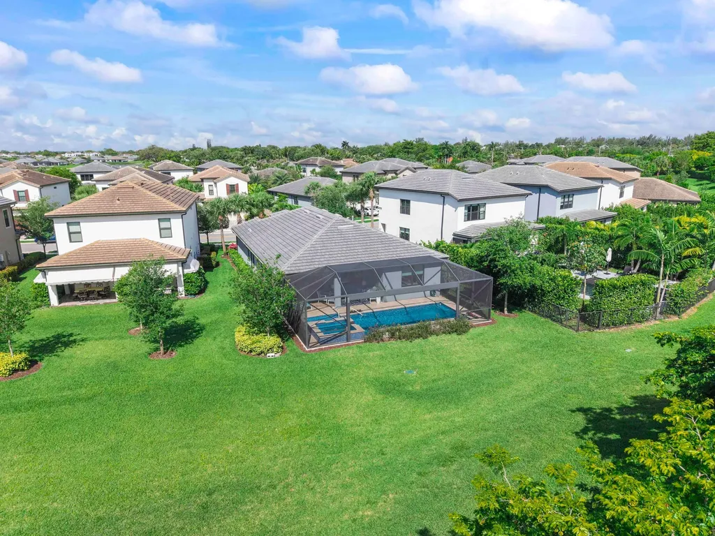 4640 E Pinehurst Trail Trail E Fort Lauderdale FL 33309