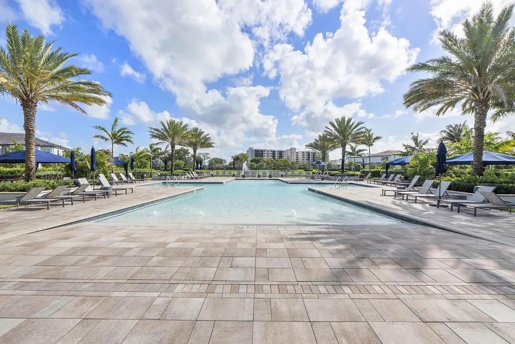 4640 E Pinehurst Trail Trail E Fort Lauderdale FL 33309