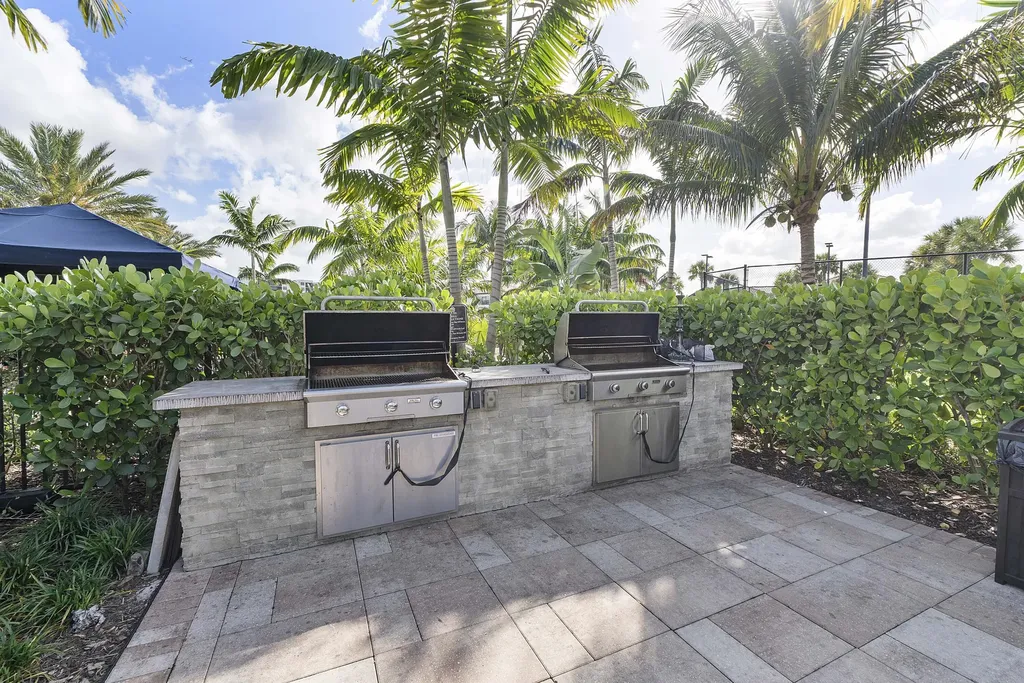 4640 E Pinehurst Trail Trail E Fort Lauderdale FL 33309