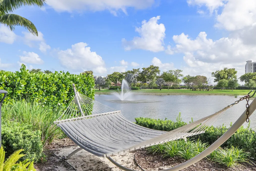 4640 E Pinehurst Trail Trail E Fort Lauderdale FL 33309