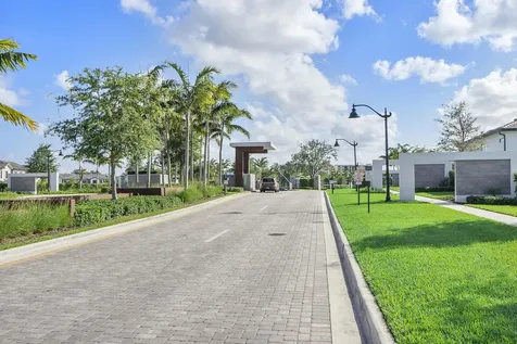 4640 E Pinehurst Trail Trail E Fort Lauderdale FL 33309