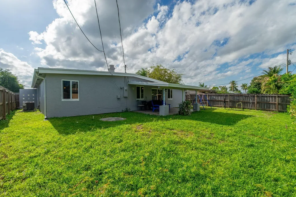 762 Gardenia Drive Royal Palm Beach FL 33411