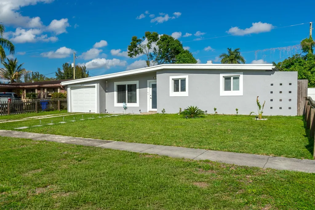 762 Gardenia Drive Royal Palm Beach FL 33411