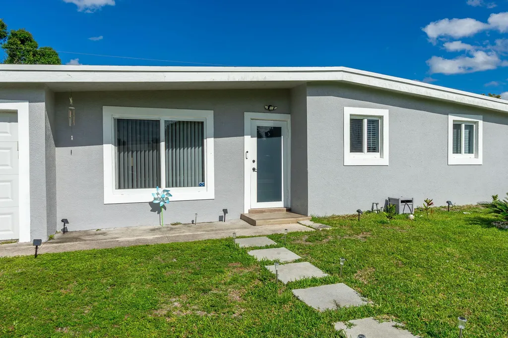 762 Gardenia Drive Royal Palm Beach FL 33411