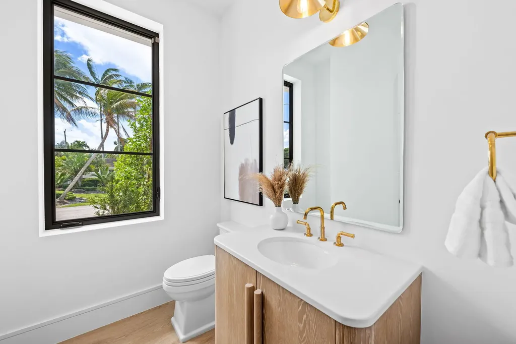 2725 NE 28th Street Fort Lauderdale FL 33306