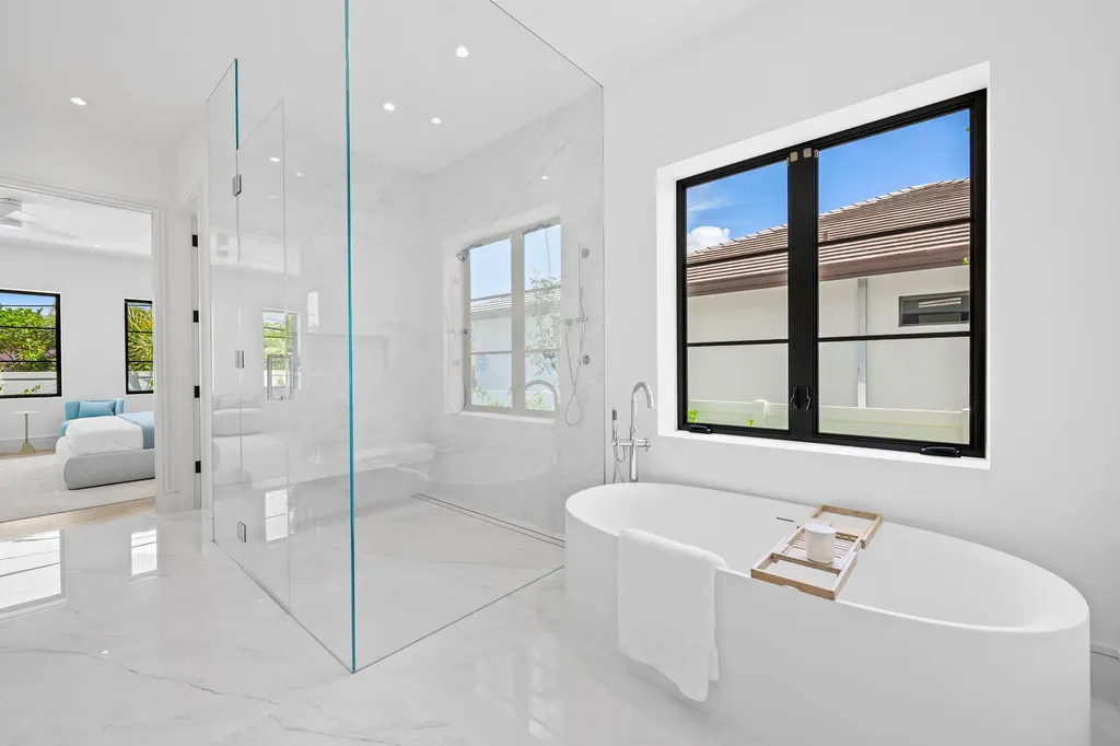 2725 NE 28th Street Fort Lauderdale FL 33306