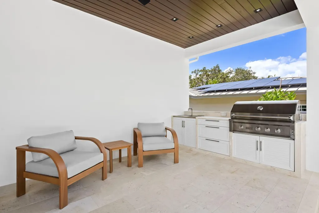2725 NE 28th Street Fort Lauderdale FL 33306