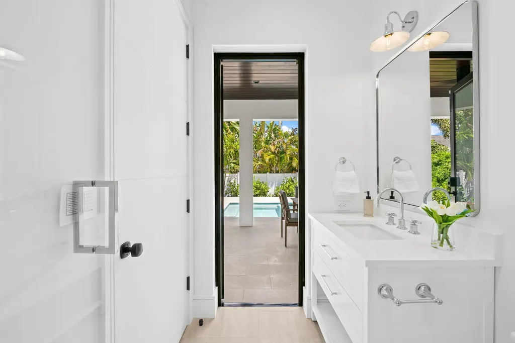 2725 NE 28th Street Fort Lauderdale FL 33306