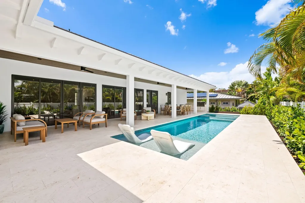 2725 NE 28th Street Fort Lauderdale FL 33306