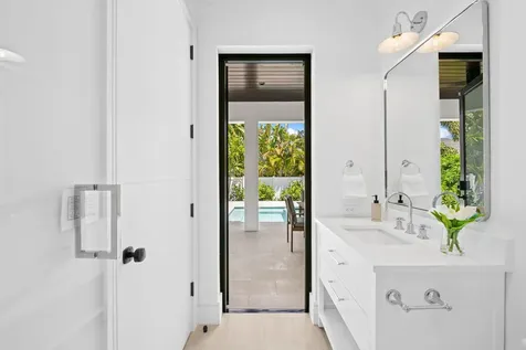 2725 NE 28th Street Fort Lauderdale FL 33306