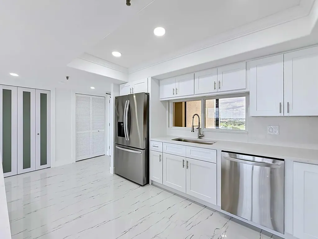 2480 Presidential Way West Palm Beach FL 33401