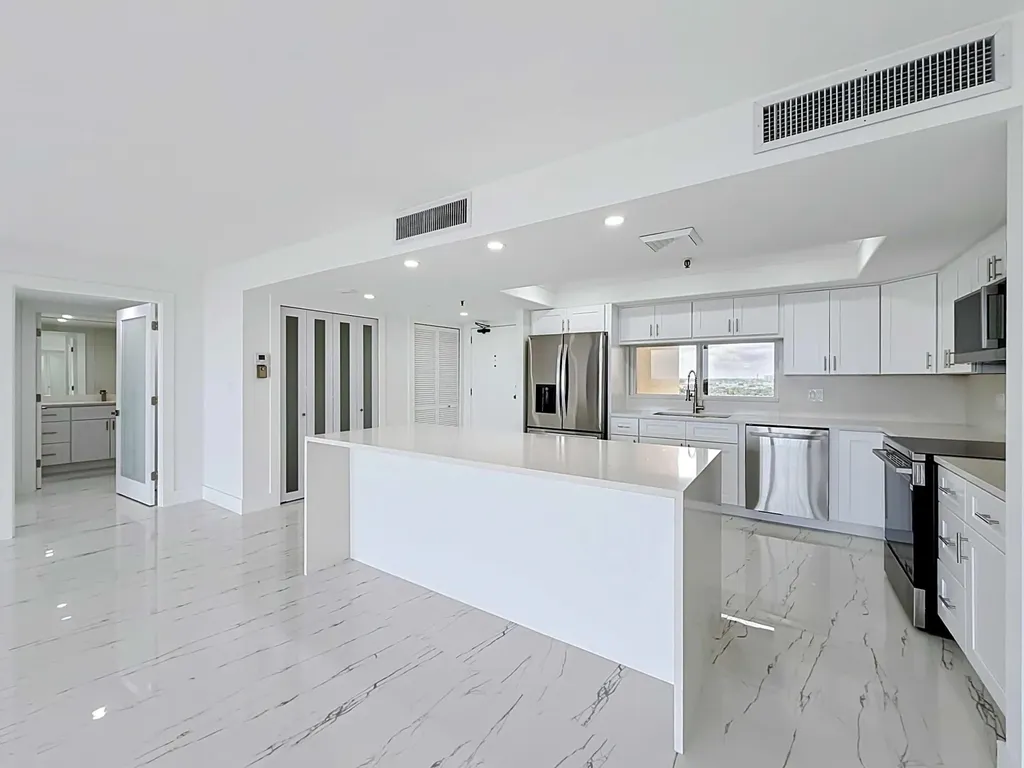 2480 Presidential Way West Palm Beach FL 33401