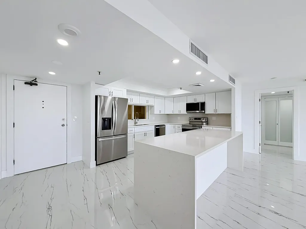 2480 Presidential Way West Palm Beach FL 33401