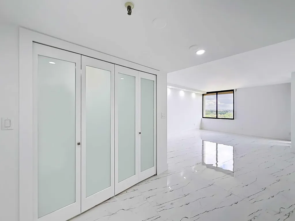 2480 Presidential Way West Palm Beach FL 33401