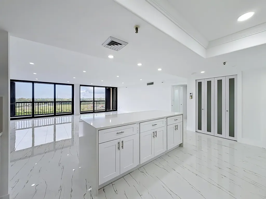 2480 Presidential Way West Palm Beach FL 33401