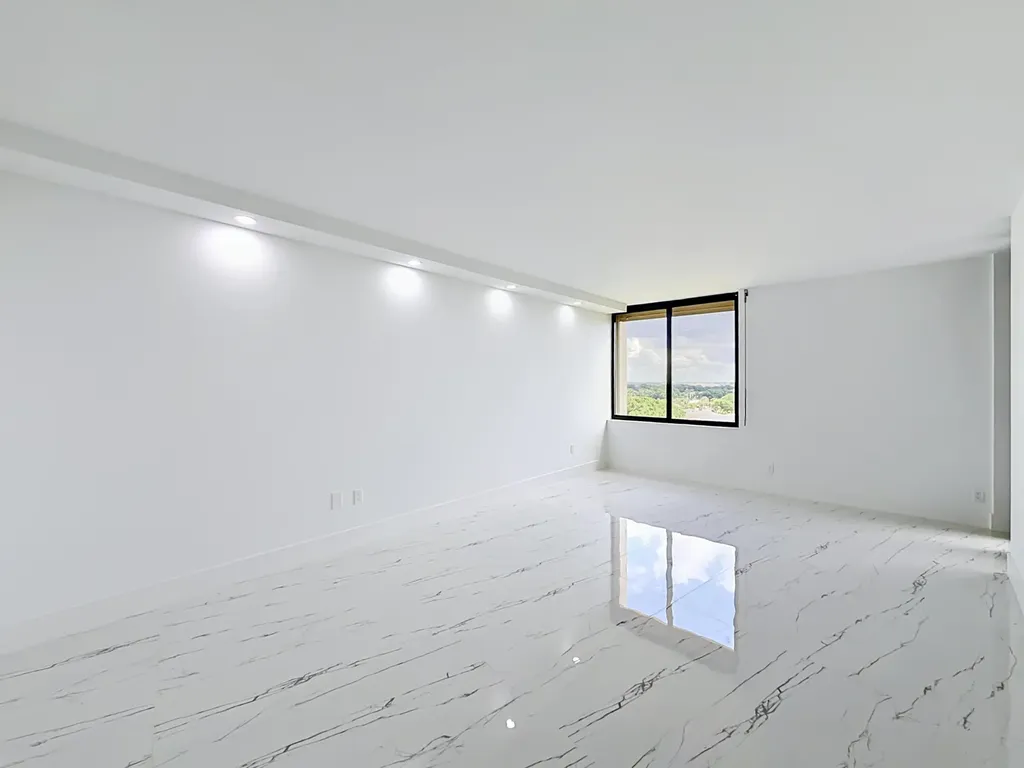 2480 Presidential Way West Palm Beach FL 33401