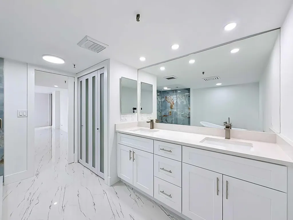 2480 Presidential Way West Palm Beach FL 33401