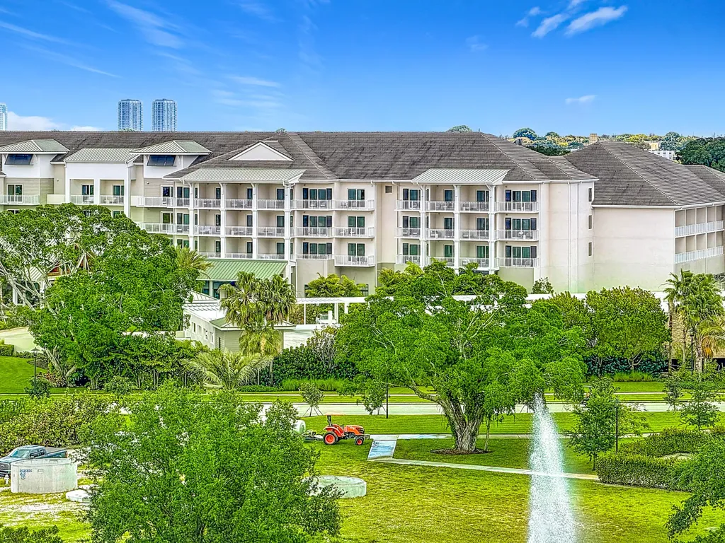 2480 Presidential Way West Palm Beach FL 33401