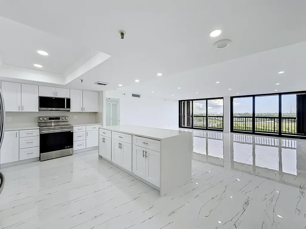 2480 Presidential Way West Palm Beach FL 33401