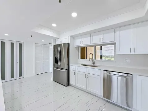 2480 Presidential Way West Palm Beach FL 33401