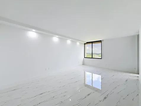 2480 Presidential Way West Palm Beach FL 33401