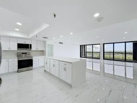 2480 Presidential Way West Palm Beach FL 33401