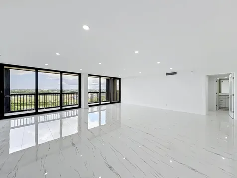 2480 Presidential Way West Palm Beach FL 33401