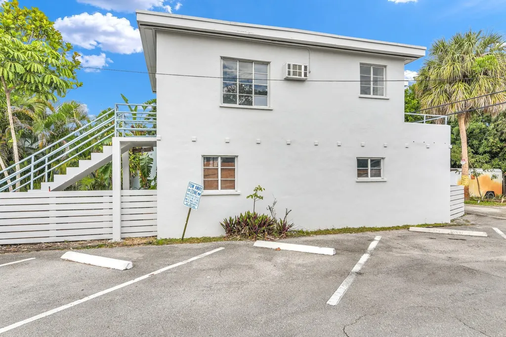 820 N Dixie Highway Lake Worth Beach FL 33460