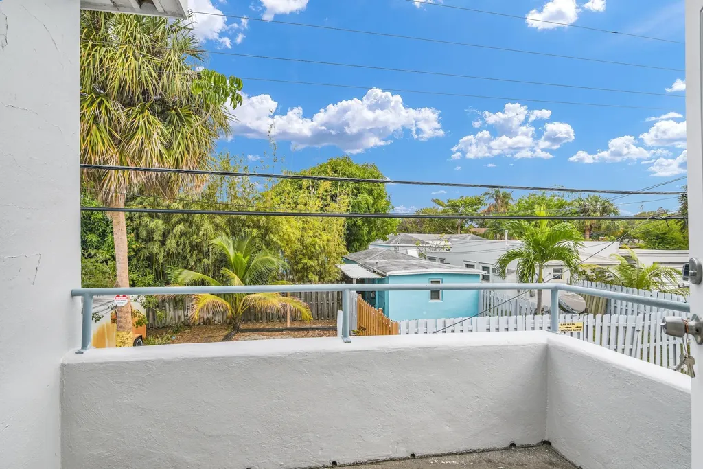 820 N Dixie Highway Lake Worth Beach FL 33460