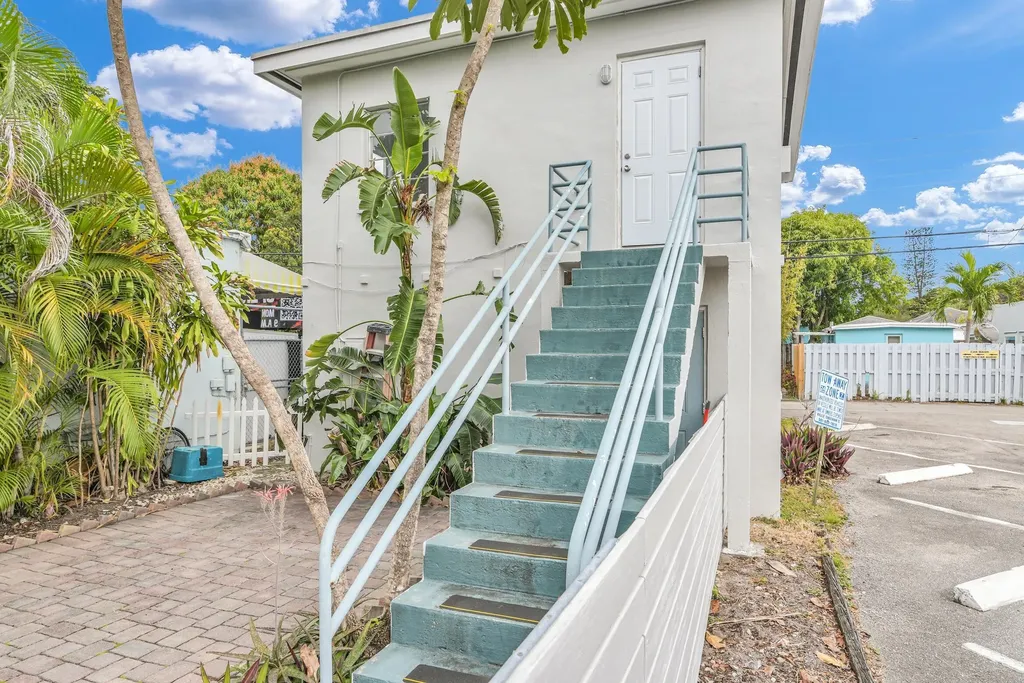 820 N Dixie Highway Lake Worth Beach FL 33460