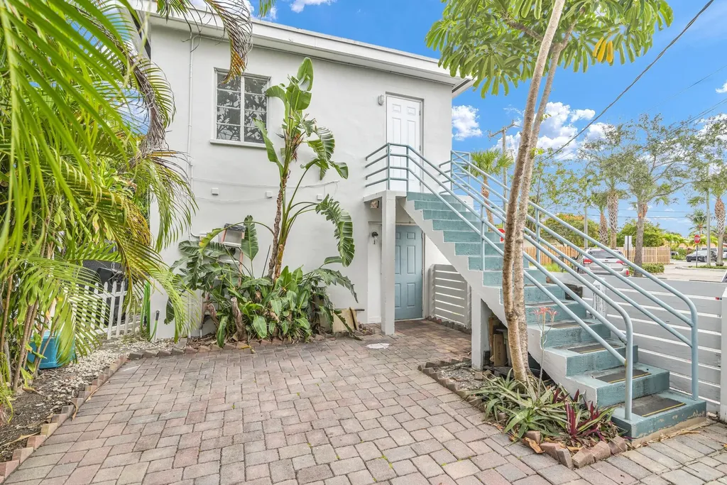 820 N Dixie Highway Lake Worth Beach FL 33460