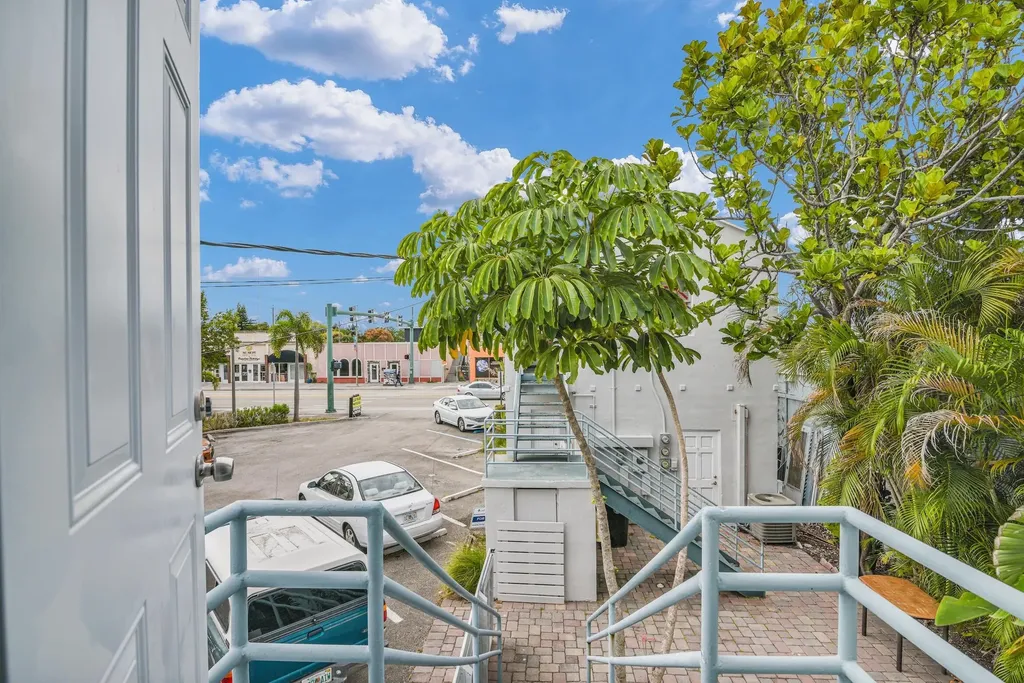 820 N Dixie Highway Lake Worth Beach FL 33460